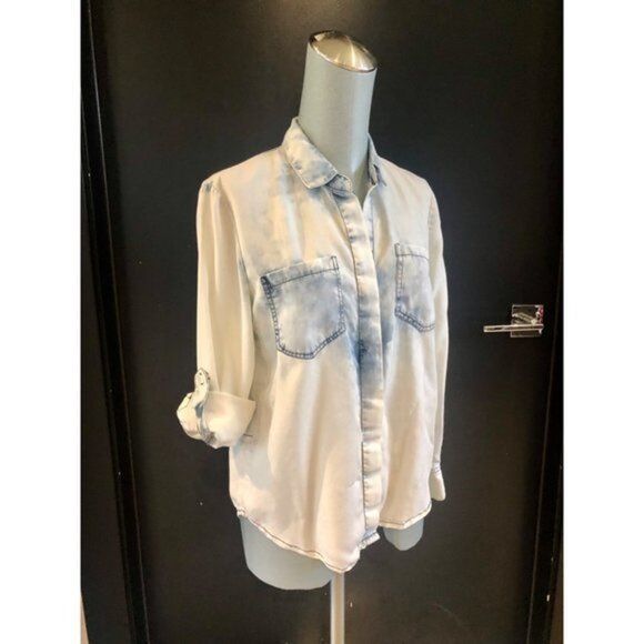 RED SAKS Fifth Avenue women's denim buttons down shirt size XS - Picture 2 of 9